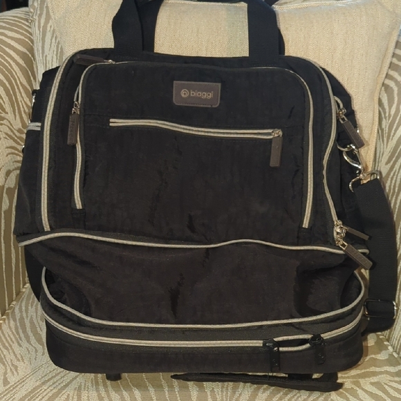 Biaggi Black Travel Bag - Picture 1 of 15